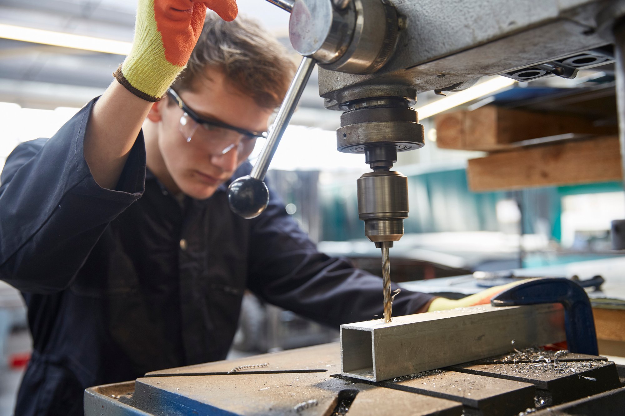 MRO_Metalworking_Milling_Man istock